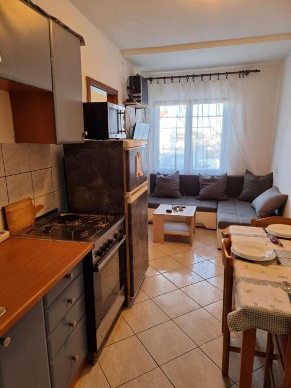 Apartmani Petra Pula Exterior photo