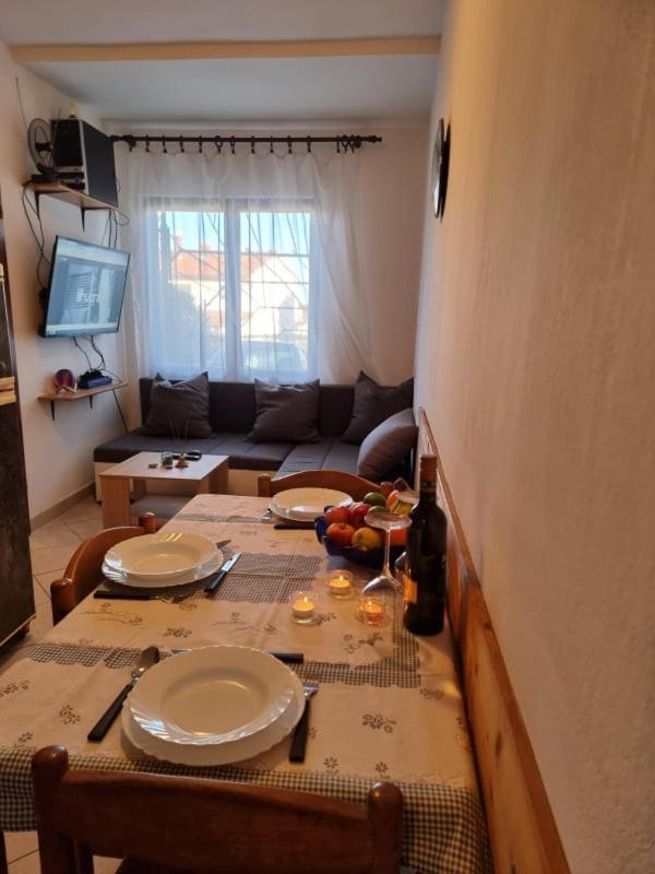 Apartmani Petra Pula Exterior photo